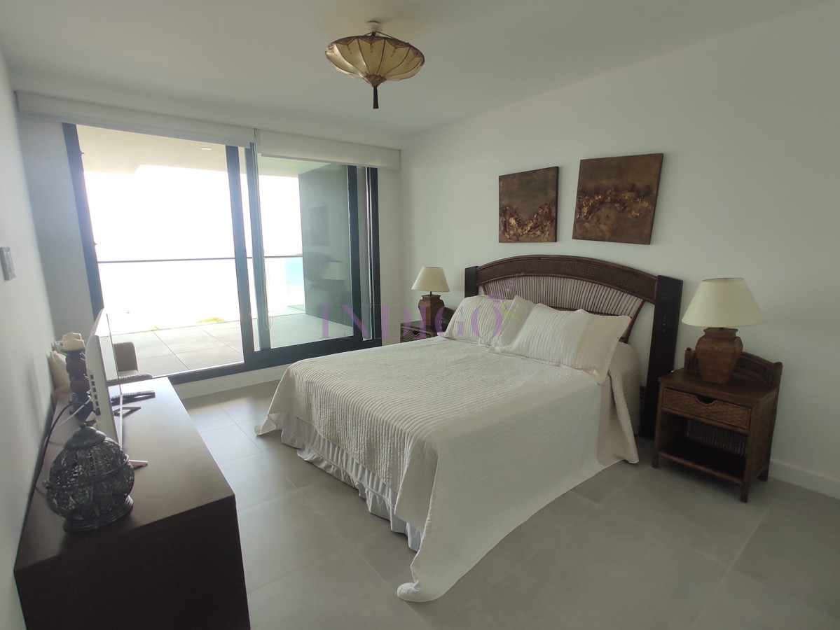 Apartamento Ref.878 - Venta de apartamento 2 dormitorios, Playa Mansa, Punta del Este, Uruguay