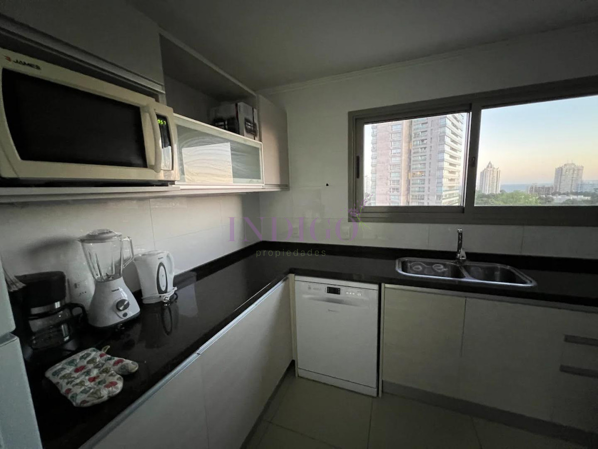 Apartamento Ref.976 - Venta de apartamento 3 Dormitorios en Punta del Este, Uruguay