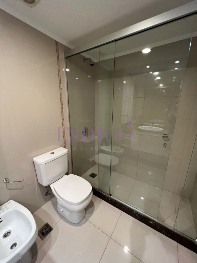 Apartamento Ref.976 - Venta de apartamento 3 Dormitorios en Punta del Este, Uruguay