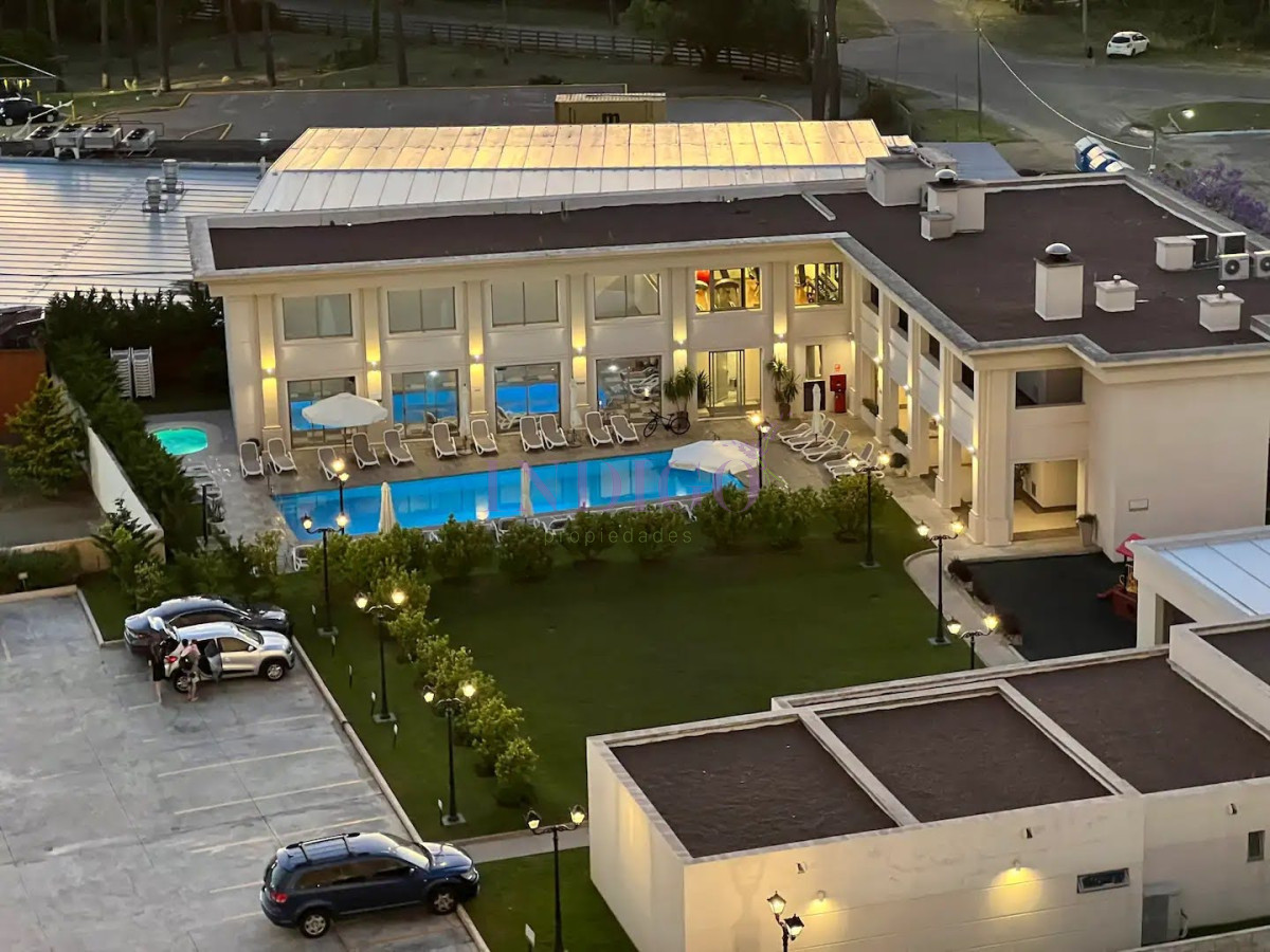 Apartamento Ref.976 - Venta de apartamento 3 Dormitorios en Punta del Este, Uruguay