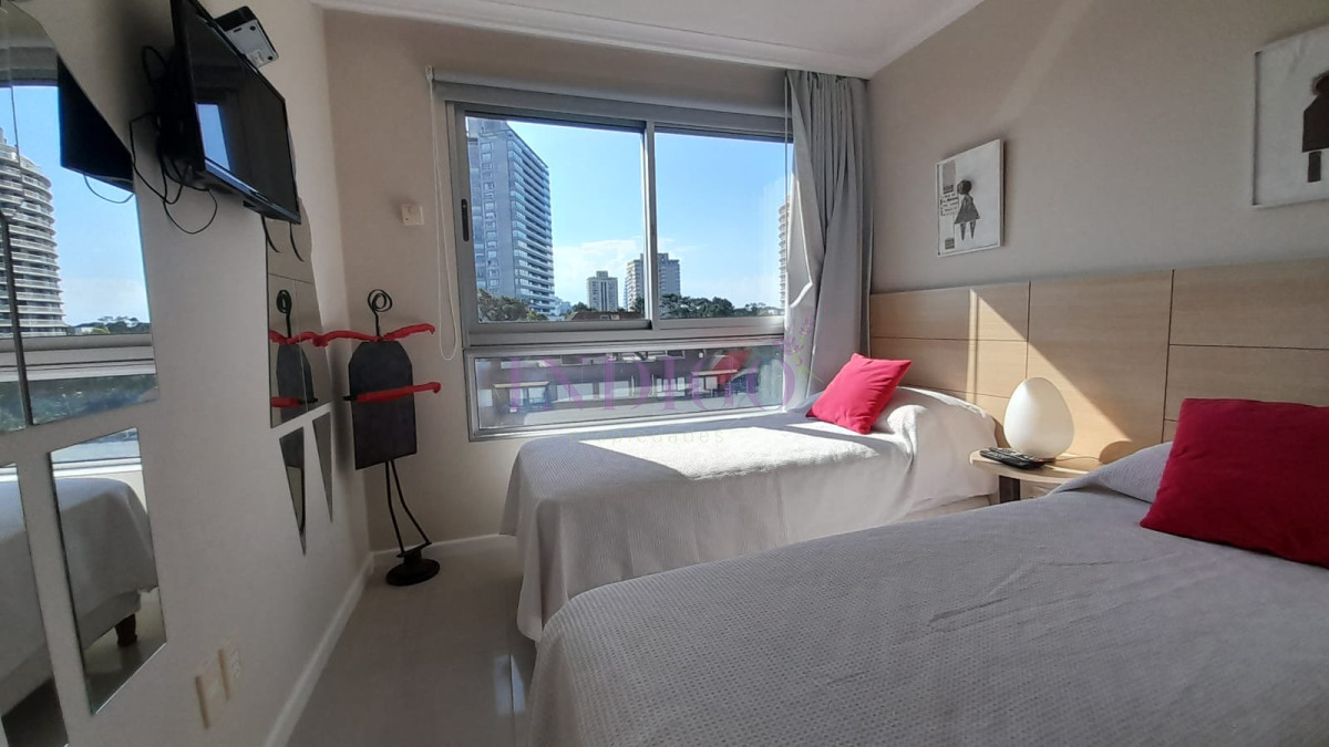 Apartamento Ref.8 - En Venta, Ocean Drive,2 dorm, Punta del Este