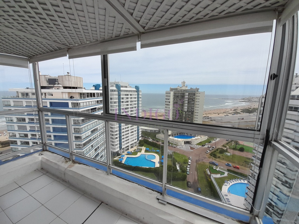 Apartamento Ref.22 - En venta casi frente al mar en playa Brava.