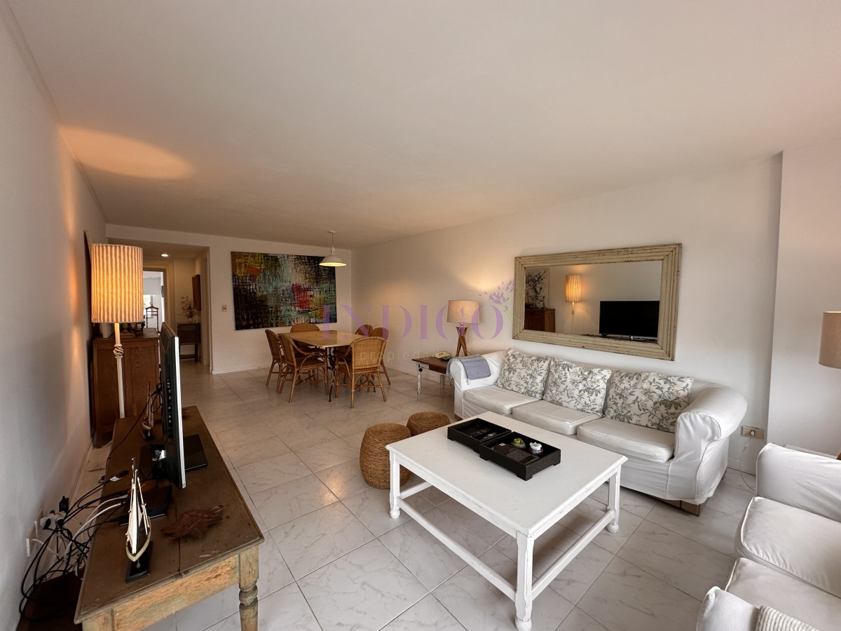 Apartamento Ref.384 - En alquiler, Montoya, 3 dorm en suite.
