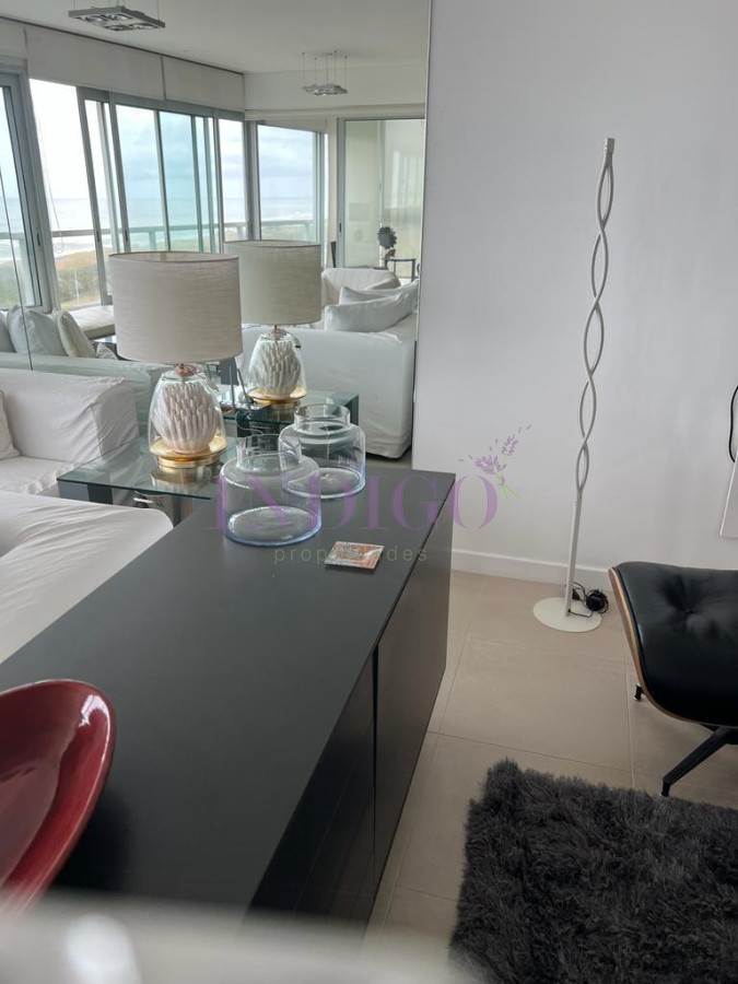 Apartamento Ref.116 - Torre Le Parc está ubicada en Rambla Lorenzo Batlle Pacheco y Av. Roosevelt, en primera línea frente al mar.
