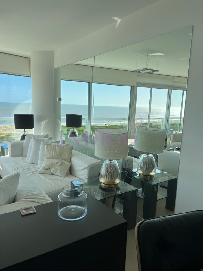 Apartamento Ref.116 - Torre Le Parc está ubicada en Rambla Lorenzo Batlle Pacheco y Av. Roosevelt, en primera línea frente al mar.