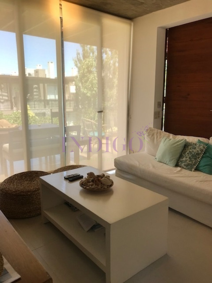 Apartamento Ref.70 - Departamentop en alquiler  en Manantiales, 3 dormitorios .