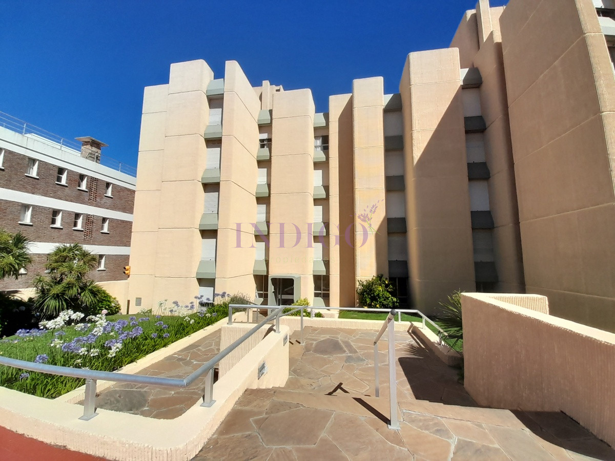 Apartamento Ref.925 - Alquiler de apartamento 3 Dormitorios, Punta del Este, Uruguay