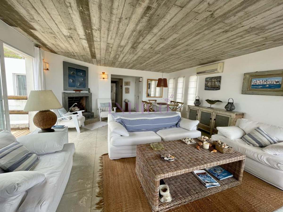 Apartamento Ref.448 - Venta, La Barra, 5 ambientes, con parrillero.