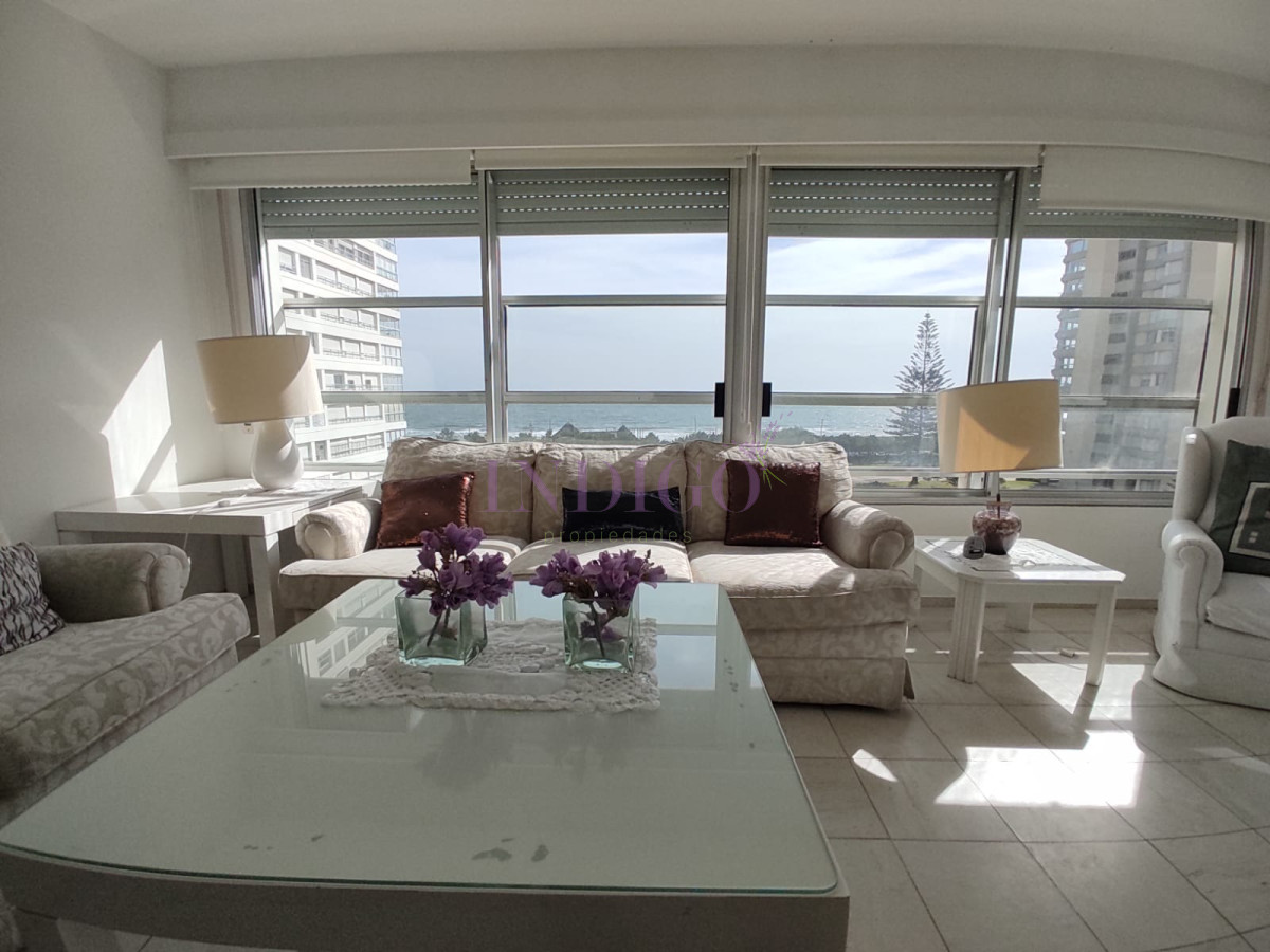 Apartamento Ref.750 - Apartamento de 3 Dormitorios, con excelente vista a la playa mansa, Full Amenities.