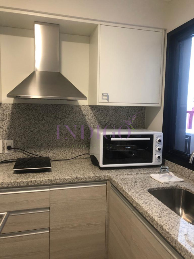 Apartamento Ref.627 - Apartamento de 2 dorm y 2 baños en Torre Vanguardista
