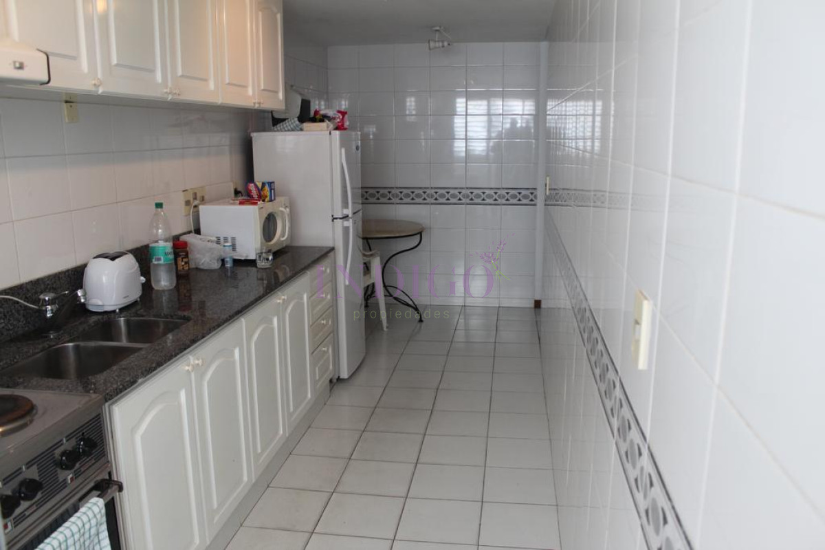 Apartamento Ref.583 - Venta y alquiler en Montoya, servicio de playa y de mucama.
