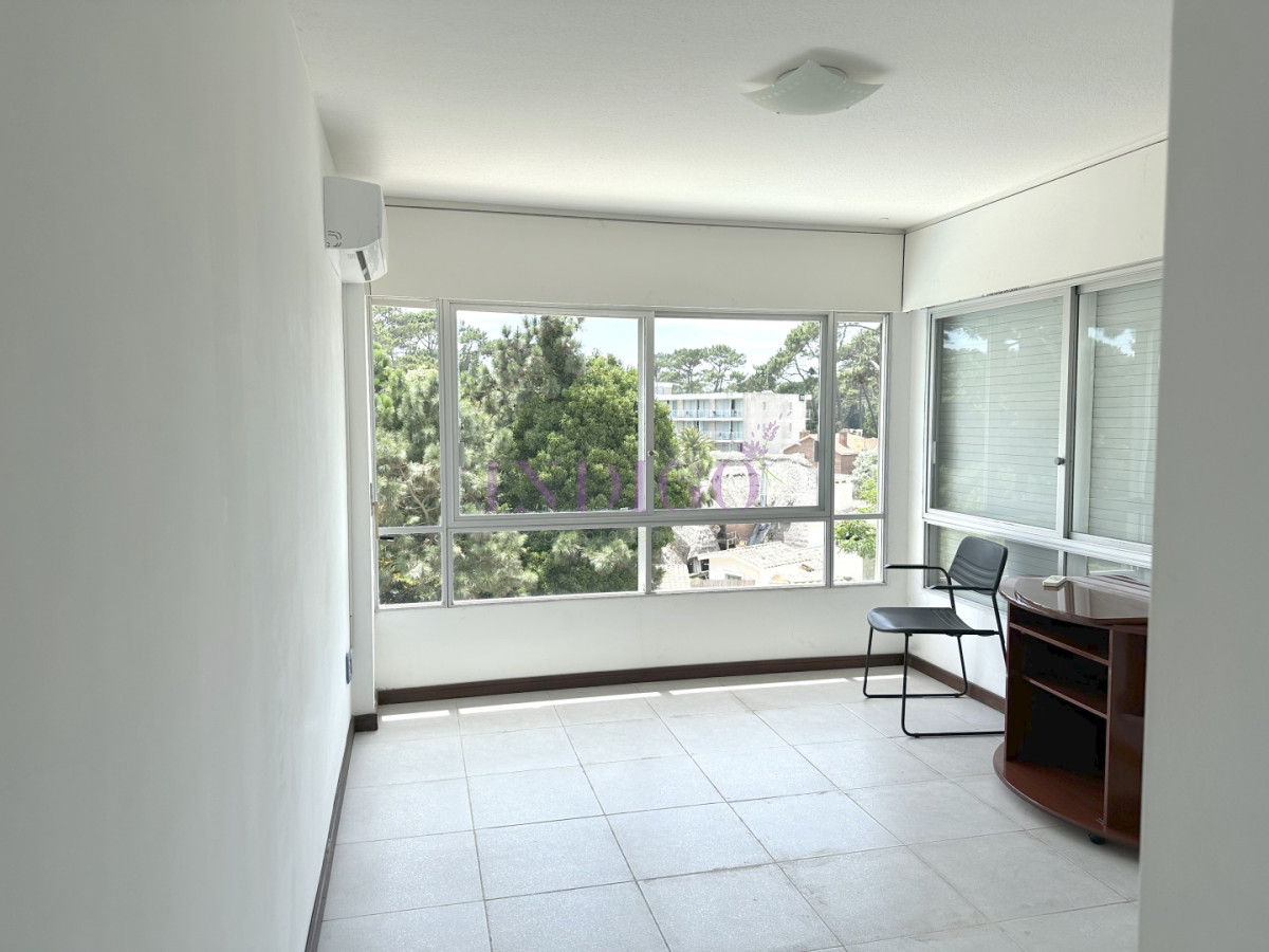 Apartamento Ref.809 - Apartamento con buena vista y ubicacion, muy luminoso, 3 dormitorios y 3 baño, piscina!