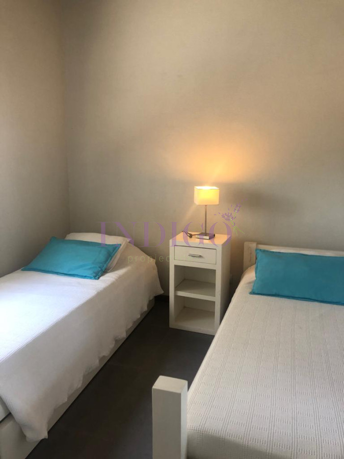 Apartamento Ref.520 - Alquiler en Manantiales a pasitos de playa Bikini.