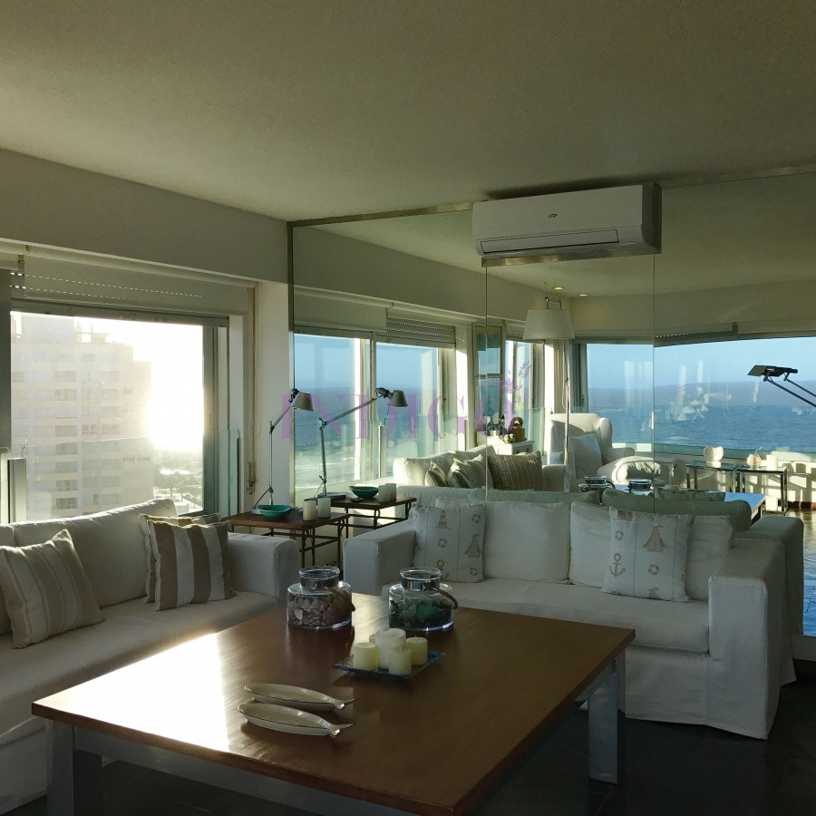 Apartamento Ref.150 -  En alquiler, Playa  Brava, 3 dormitorios, primera fila .