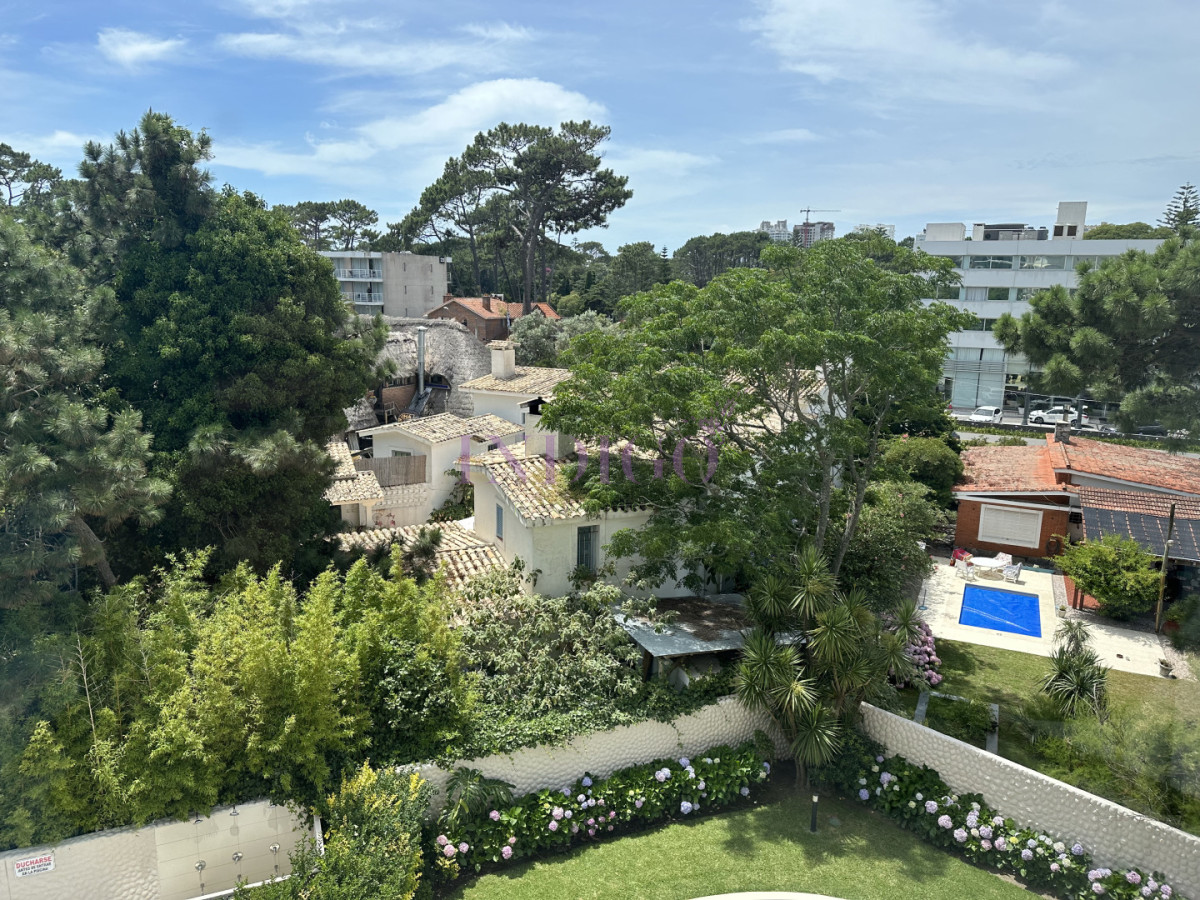 Apartamento Ref.809 - Apartamento con buena vista y ubicacion, muy luminoso, 3 dormitorios y 3 baño, piscina!