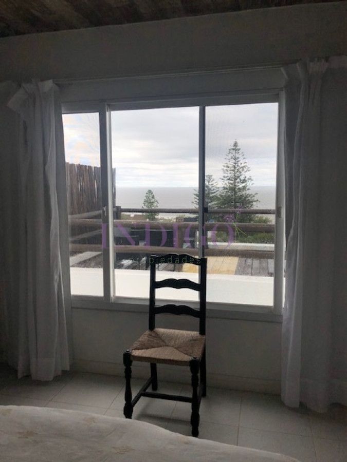 Apartamento Ref.446 - Departamento en La Barra en alquiler casi sobre el mar.