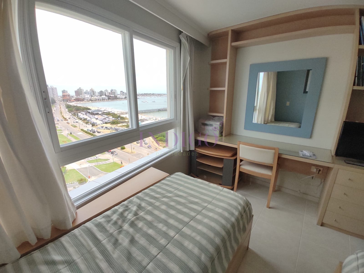 Apartamento Ref.803 - Apartamento 3 Dormitoritos y 4 Baños mas dependencia, piscina y parrillero en Playa Mansa