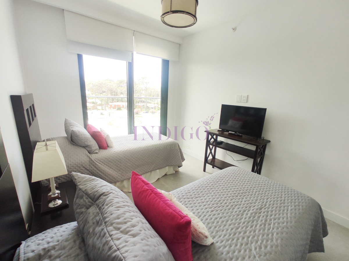 Apartamento Ref.878 - Venta de apartamento 2 dormitorios, Playa Mansa, Punta del Este, Uruguay