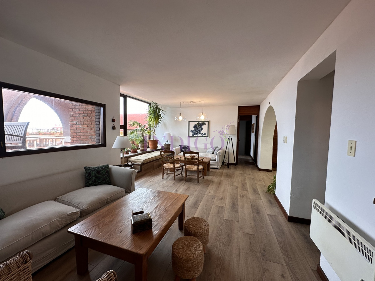 Apartamento Ref.15 - Muy lindo departamento en alquiler en Manantiales, 3 dormitorios , mas dependencia de servicio.