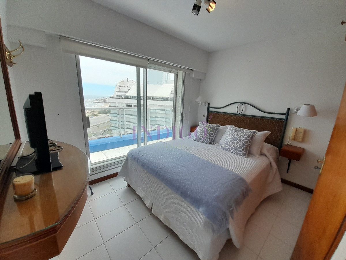 Apartamento Ref.22 - En venta casi frente al mar en playa Brava.