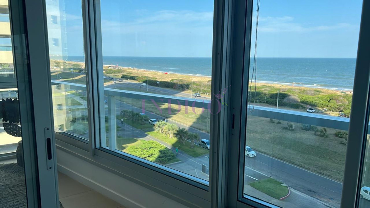 Apartamento Ref.116 - Torre Le Parc está ubicada en Rambla Lorenzo Batlle Pacheco y Av. Roosevelt, en primera línea frente al mar.