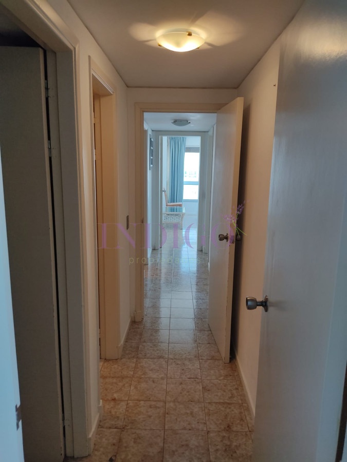 Apartamento Ref.775 - En venta, Peninsula, vista al mansa, 3 dormitorios y serv.