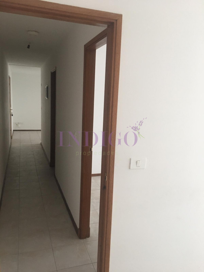Apartamento Ref.677 - Apartamento Espacioso en zona de Junta Departamental, 2 dorm, 1 baño.