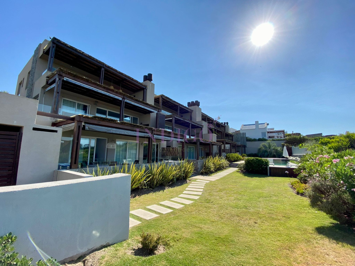 Apartamento Ref.893 - Departamento en venta, 3 dorm y serv. Parrillero propio y garaje