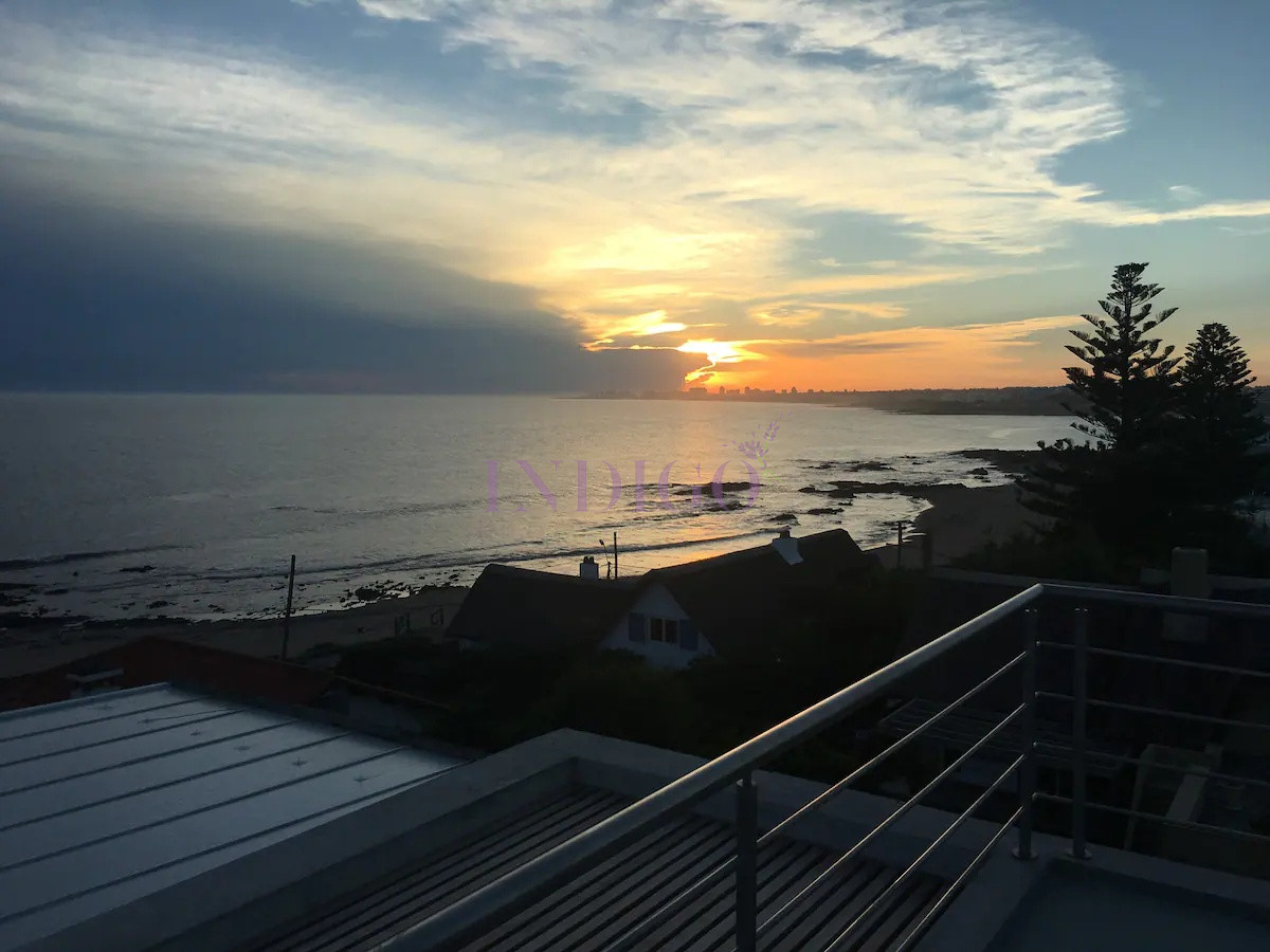 Apartamento Ref.958 - Departamento de 3 Dormitoritos primera linea de La Barra, a paso del Mar!