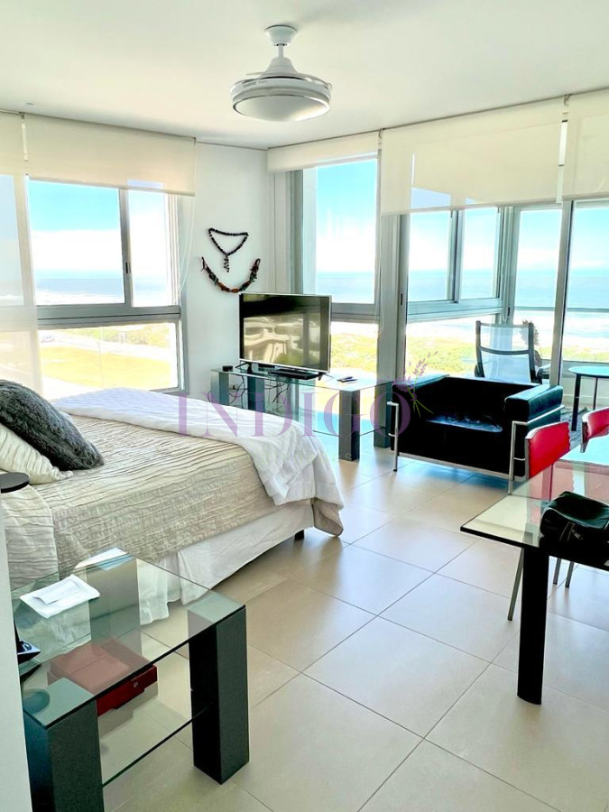 Apartamento Ref.116 - Torre Le Parc está ubicada en Rambla Lorenzo Batlle Pacheco y Av. Roosevelt, en primera línea frente al mar.