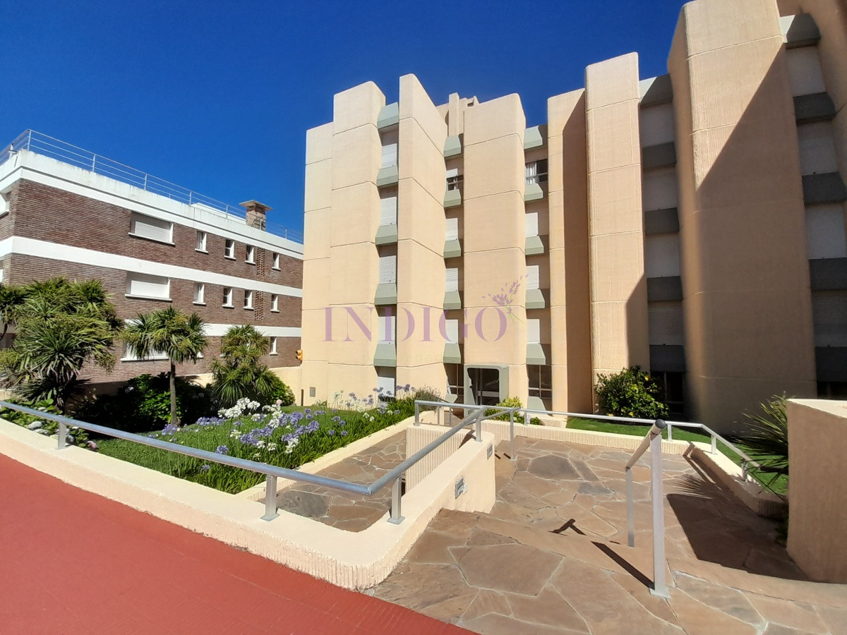 Apartamento Ref.925 - Alquiler de apartamento 3 Dormitorios, Punta del Este, Uruguay