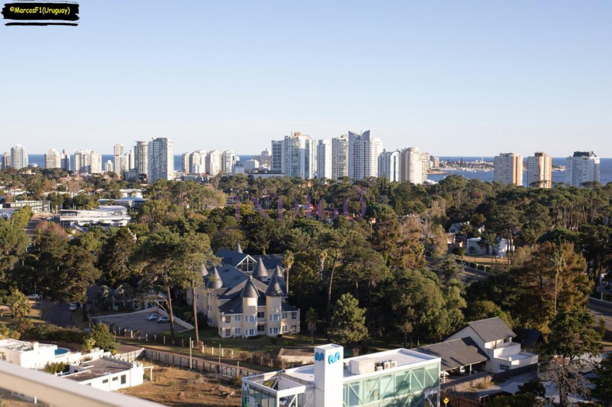 Apartamento Ref.852 - Apartamento en Torre Full Amenitites en Punta del Este, 2 Dormitorios y 2 Baños