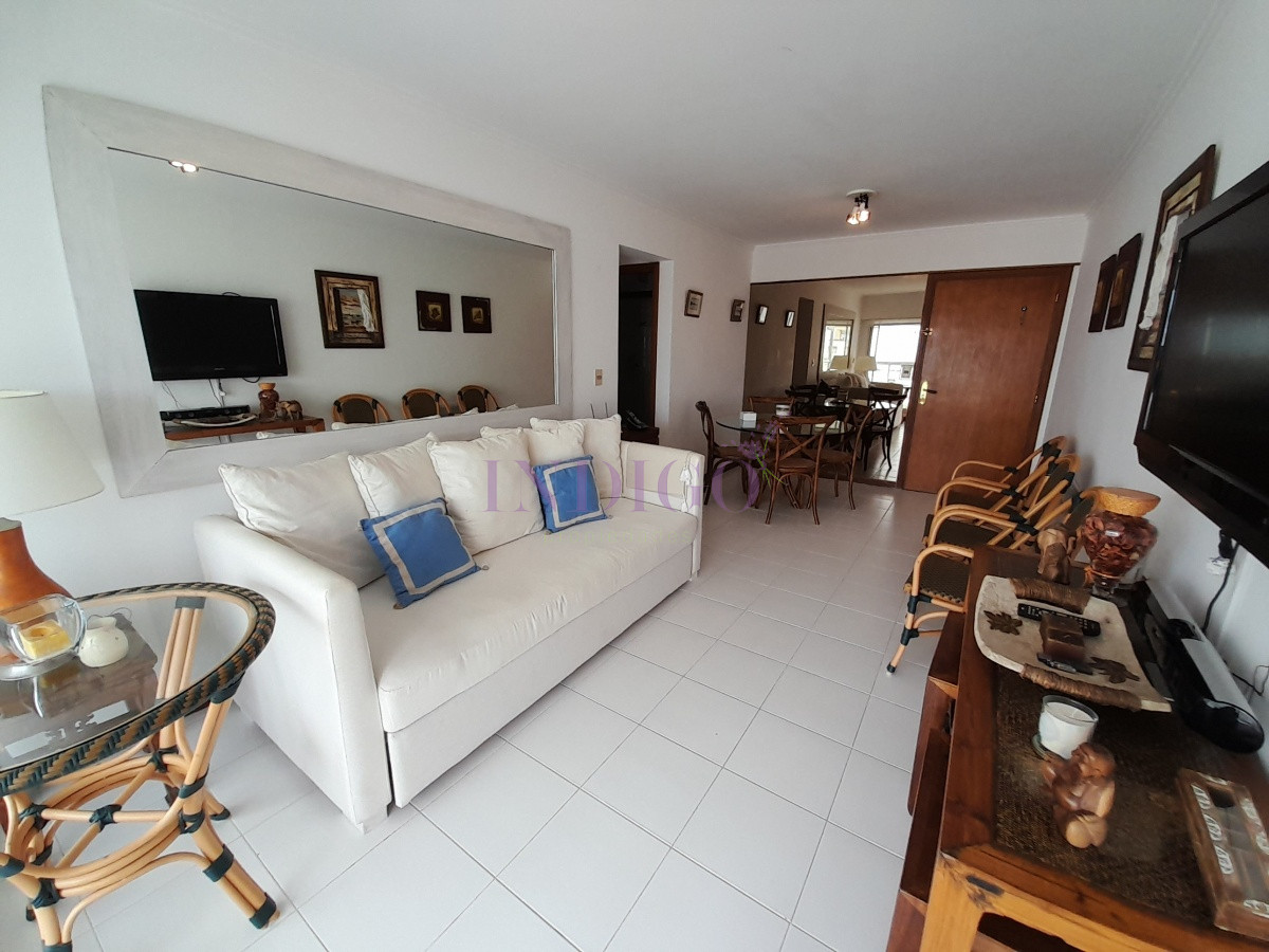 Apartamento Ref.22 - En venta casi frente al mar en playa Brava.