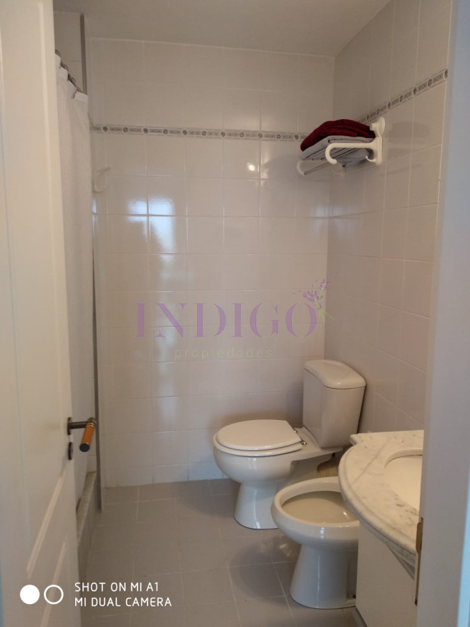 Apartamento Ref.461 -   Muy buen Departamento en alquiler frente al mar en playa Mansa .