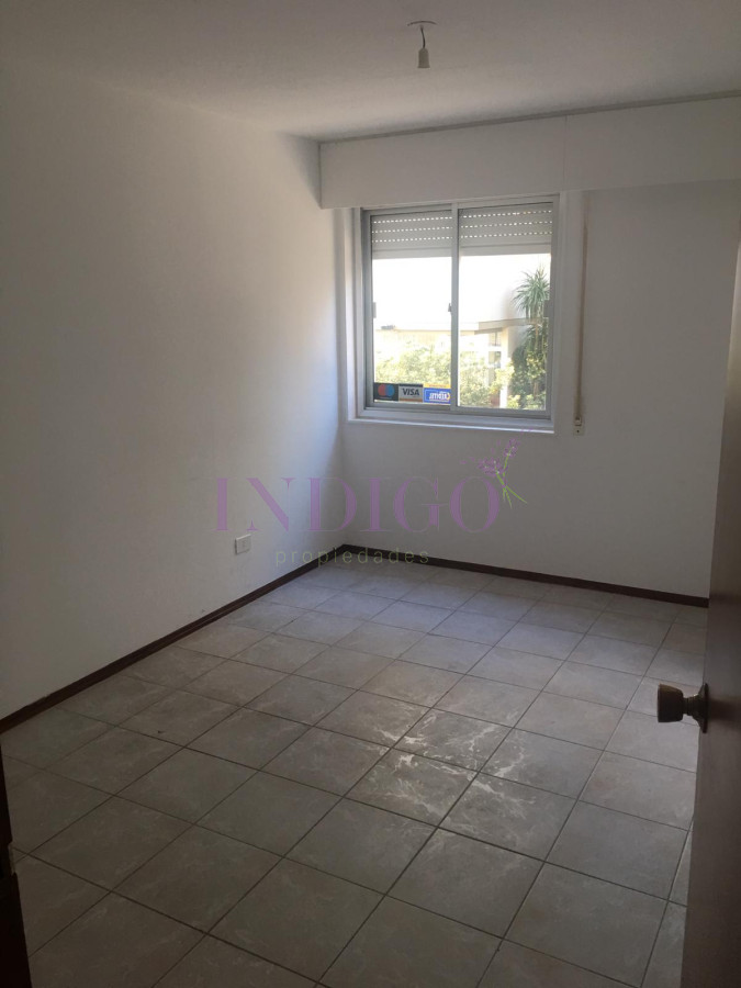 Apartamento Ref.677 - Apartamento Espacioso en zona de Junta Departamental, 2 dorm, 1 baño.