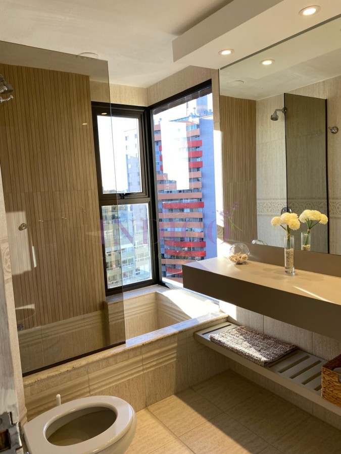Apartamento Ref.563 - Venta frente al mar en playa Brava.