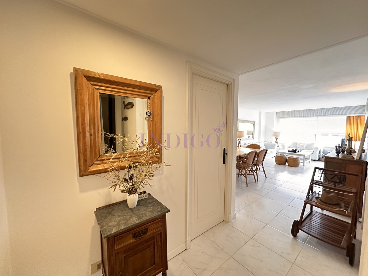 Apartamento Ref.384 - En alquiler, Montoya, 3 dorm en suite.