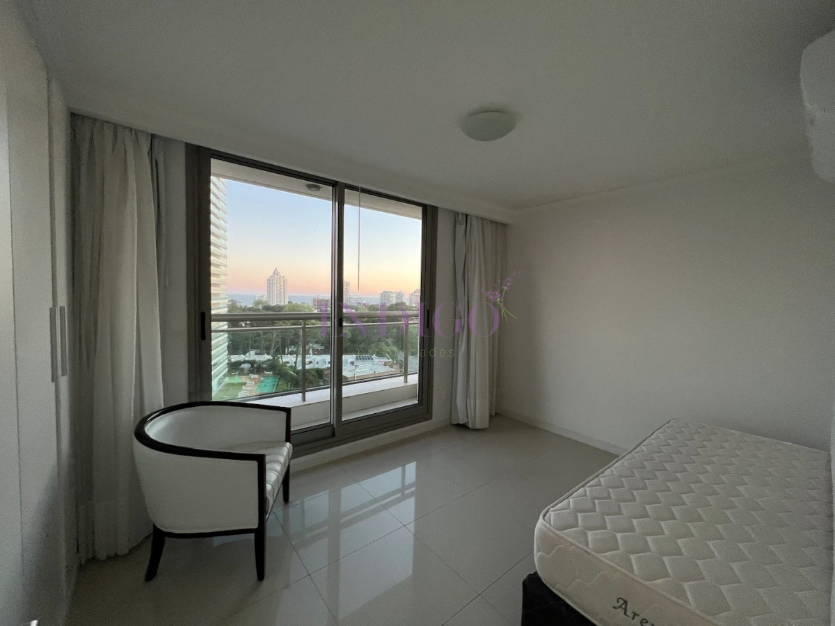 Apartamento Ref.976 - Venta de apartamento 3 Dormitorios en Punta del Este, Uruguay