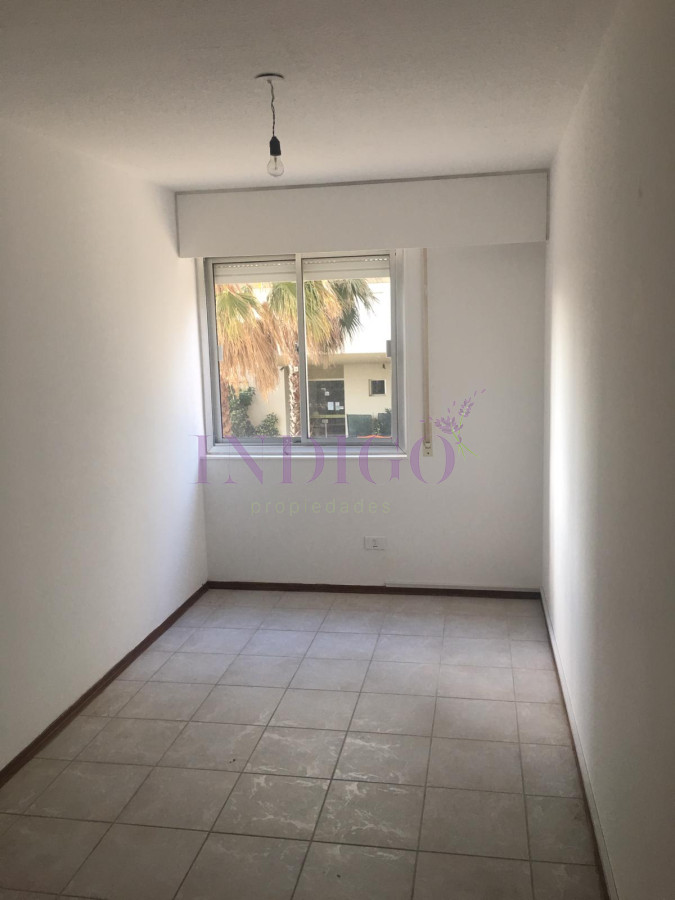 Apartamento Ref.677 - Apartamento Espacioso en zona de Junta Departamental, 2 dorm, 1 baño.