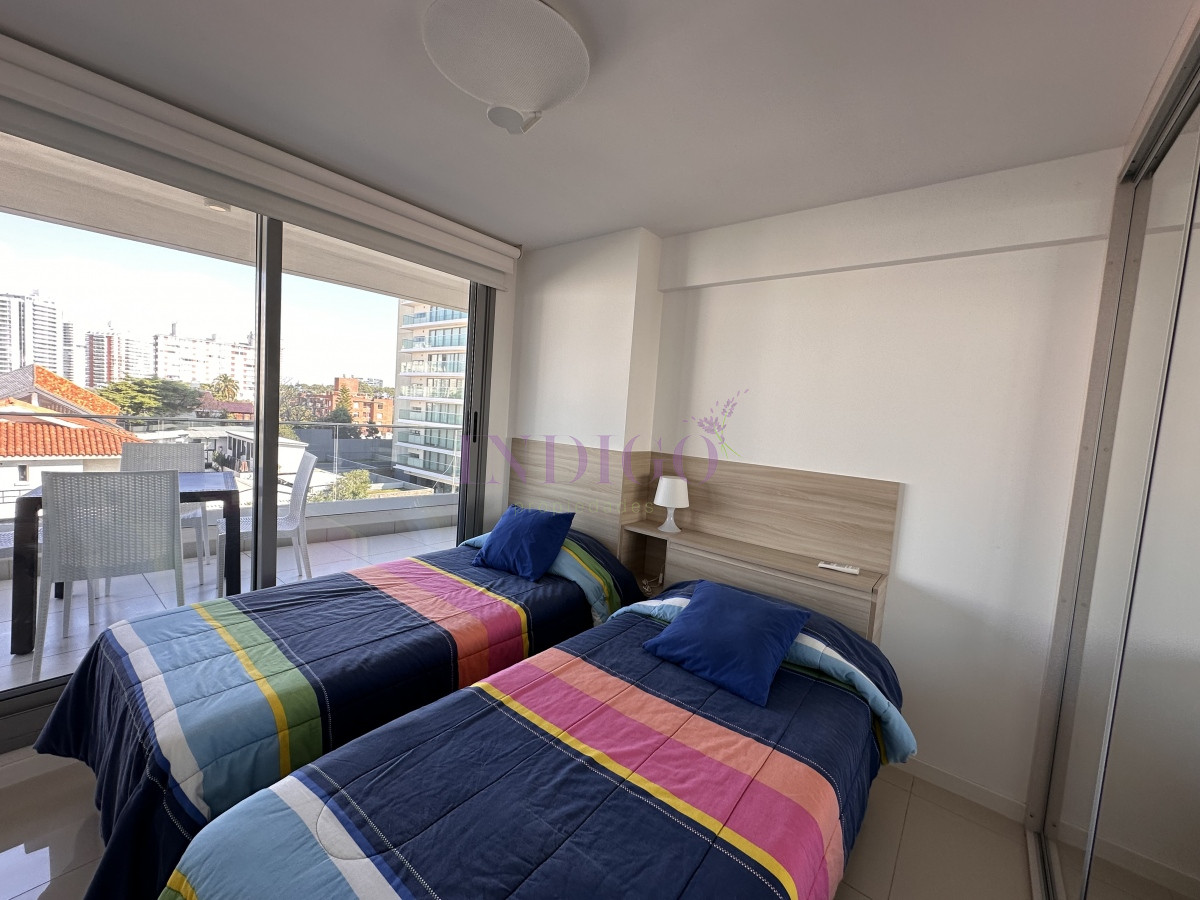 Apartamento Ref.752 - En alquiler 3 dormtorios parada 6 de la brava