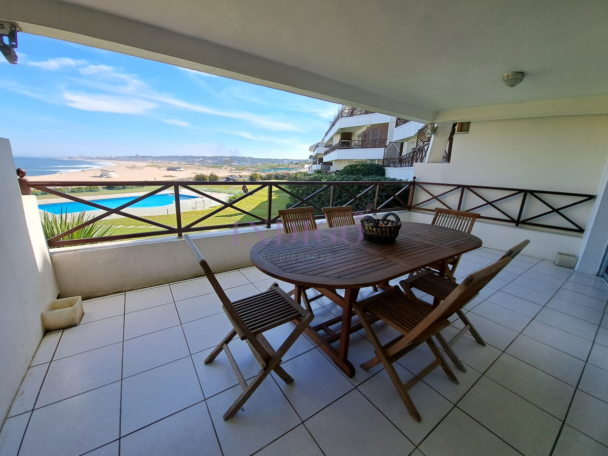 Apartamento Ref.220 - Departamento en venta y alquiler en Manantiales, 3 dormitorios mas dependencia de servicio.