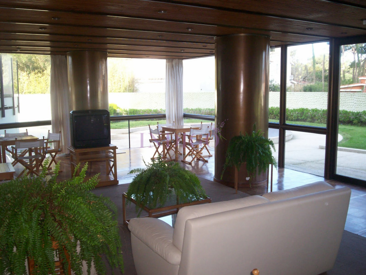 Apartamento Ref.809 - Apartamento con buena vista y ubicacion, muy luminoso, 3 dormitorios y 3 baño, piscina!