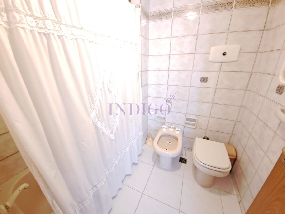 Apartamento Ref.220 - Departamento en venta y alquiler en Manantiales, 3 dormitorios mas dependencia de servicio.