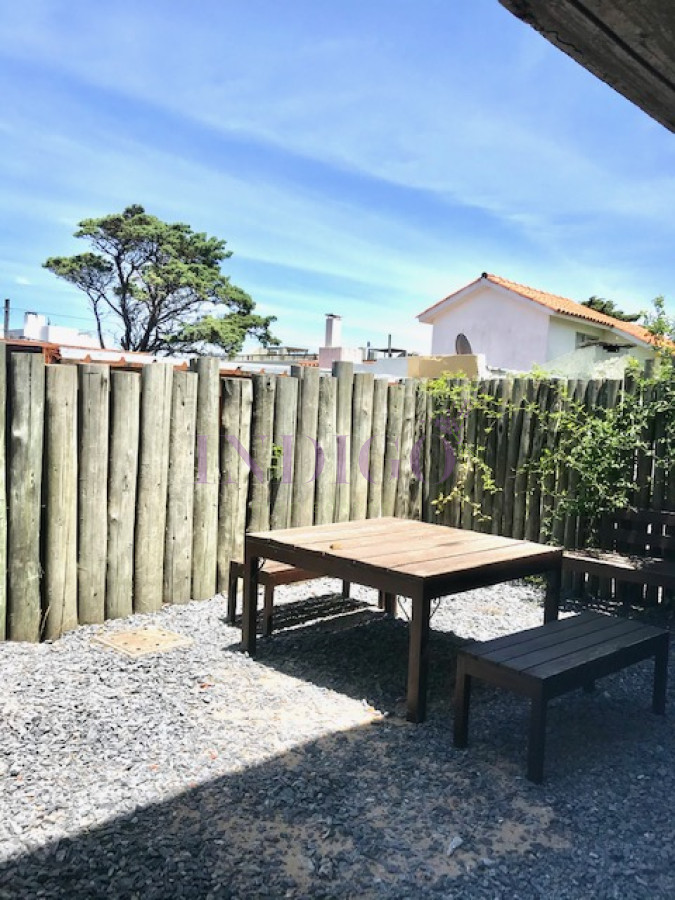 Apartamento Ref.43 - Alquiler en Manantiales, 3 cuartos con parrilla.