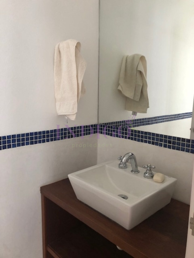 Apartamento Ref.446 - Departamento en La Barra en alquiler casi sobre el mar.