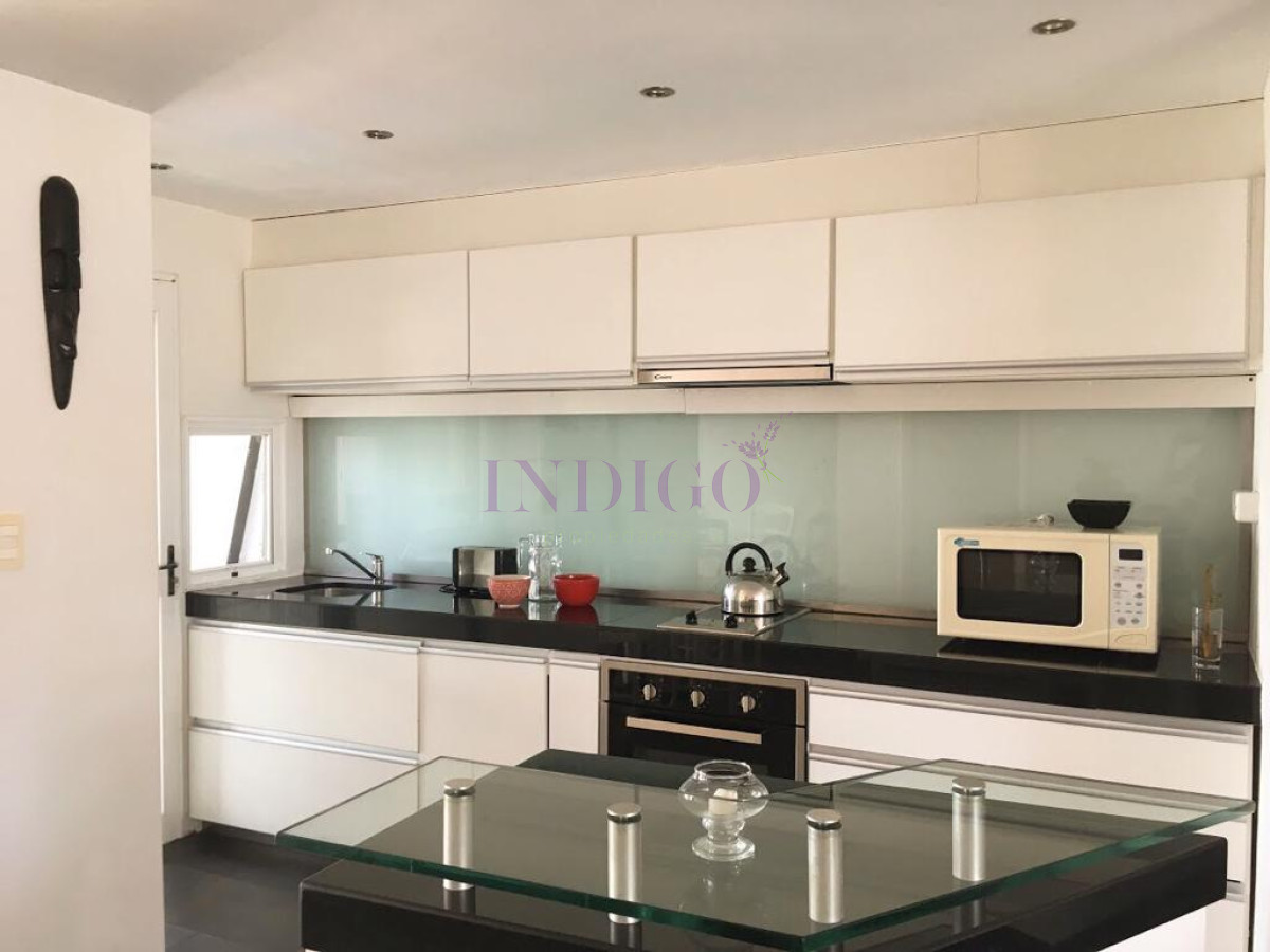 Apartamento Ref.563 - Venta frente al mar en playa Brava.