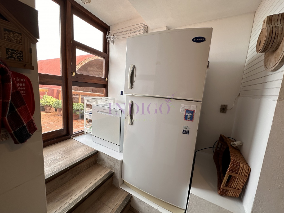 Apartamento Ref.15 - Muy lindo departamento en alquiler en Manantiales, 3 dormitorios , mas dependencia de servicio.