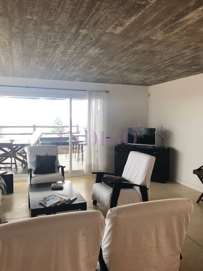 Apartamento Ref.446 - Departamento en La Barra en alquiler casi sobre el mar.