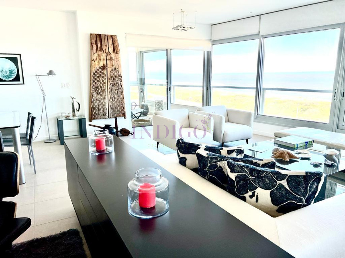 Apartamento Ref.116 - Torre Le Parc está ubicada en Rambla Lorenzo Batlle Pacheco y Av. Roosevelt, en primera línea frente al mar.
