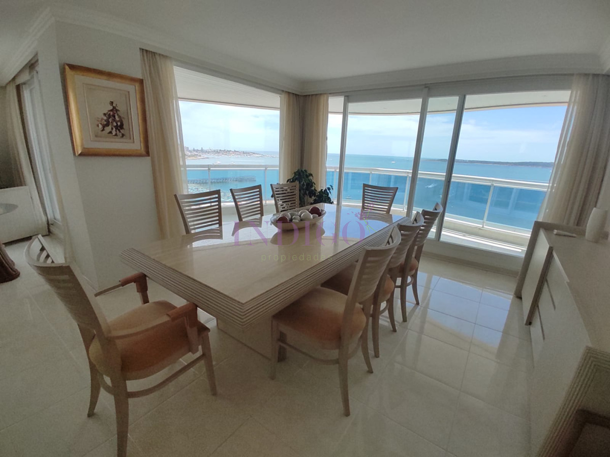 Apartamento Ref.803 - Apartamento 3 Dormitoritos y 4 Baños mas dependencia, piscina y parrillero en Playa Mansa